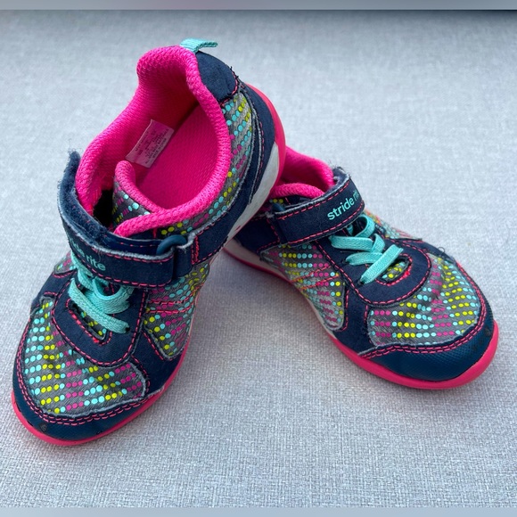 Super Adorable Stride Rite Everyday Sneakers - Picture 10 of 10
